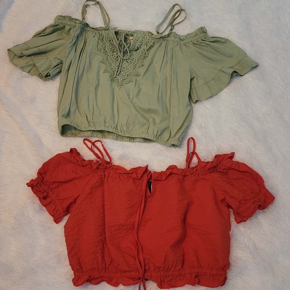 🌊Lot of off the shoulder cropped tops. Size M🌊